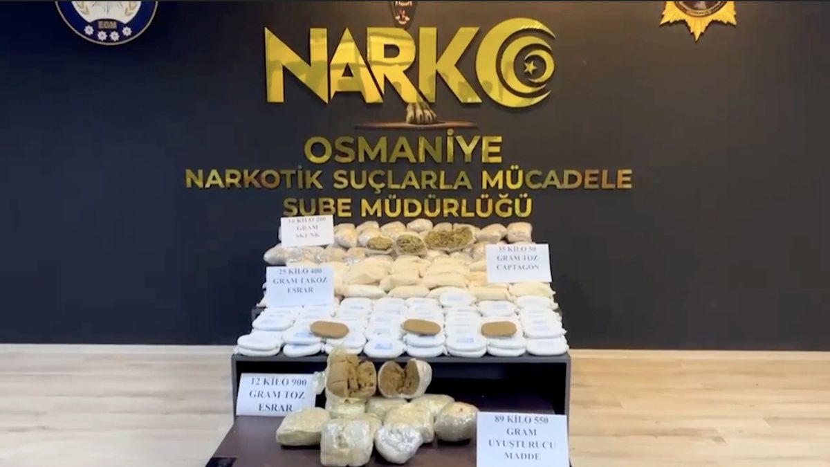 Uyuşturucu sevkiyatı otoyol gişesinde engellendi: 2 tutuklama
