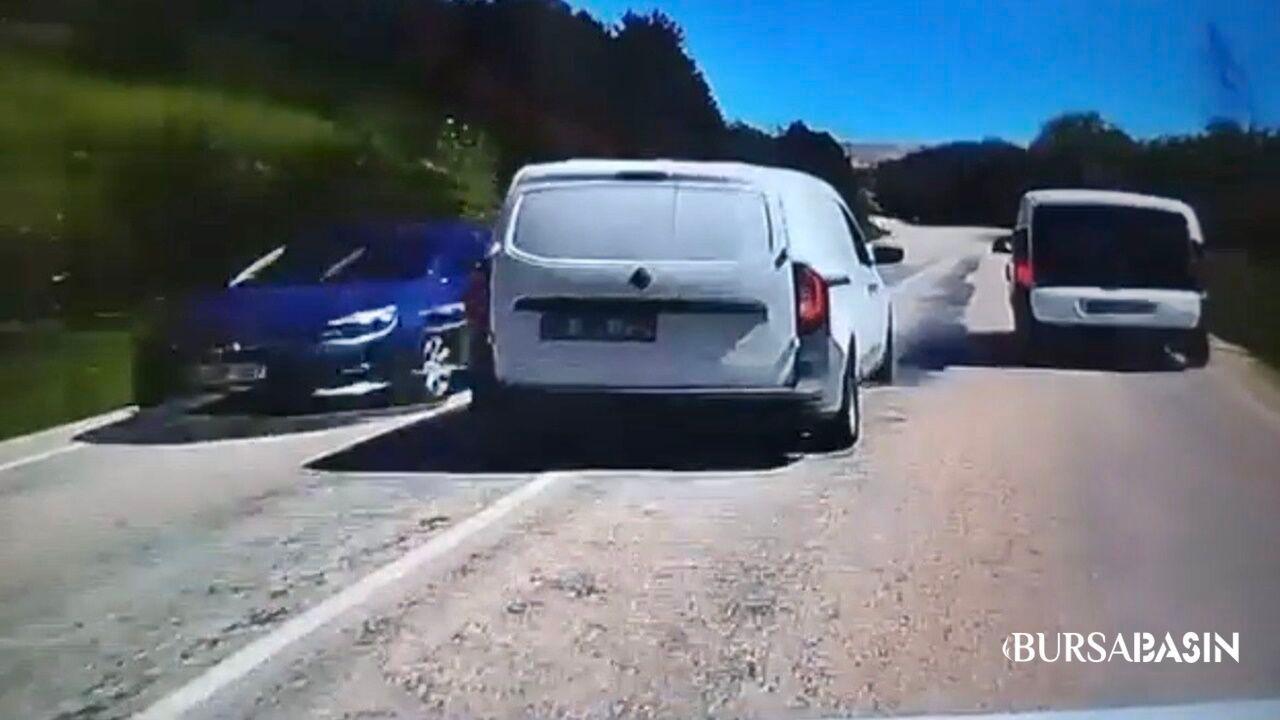 Makas atarak trafiği tehlikeye düşüren araç kamerada